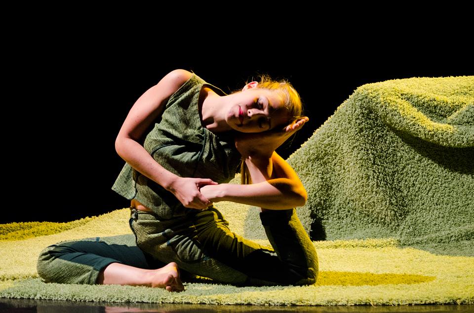 Greta Jonsson în CUM MĂ CHEAMĂ? (Compania Da. Te Danza, Spania) / Premiul pentru interpretare feminină - FITC 2016 / foto: Alexandra Jitariuc 